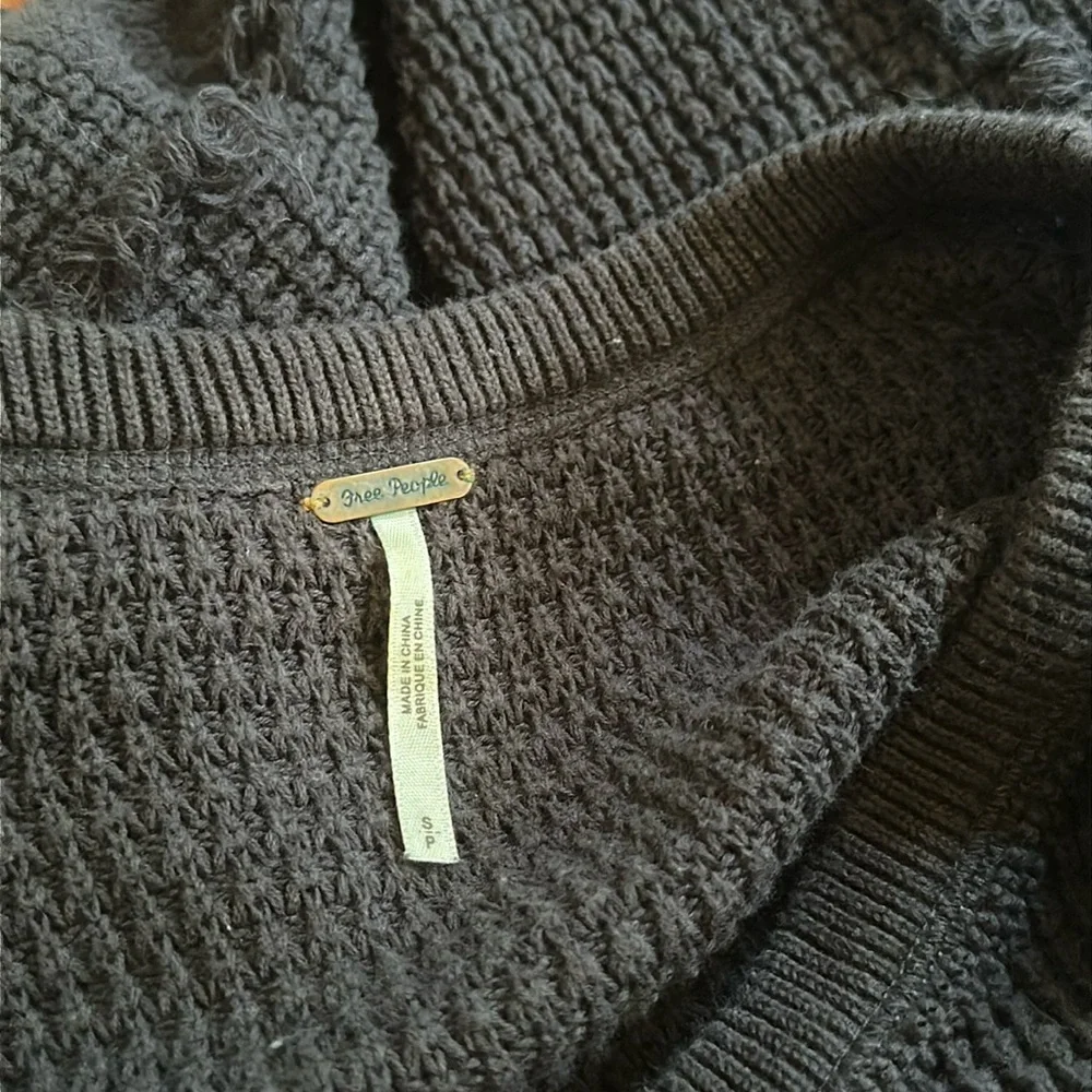 Free People Dark Gray Chunky Knit Oversized Cold Shoulder Raw Hem Sweater Small
